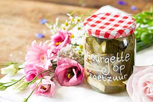 weckpot met bloemen